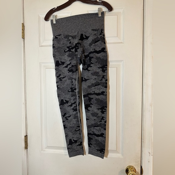 Black and Gray camo print leggings. Size M - Picture 1 of 7